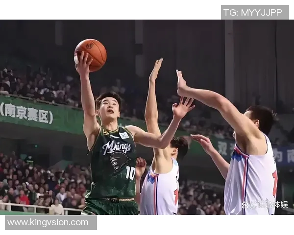 郭昊文：从篮球新星到职业生涯的精彩蜕变与未来展望